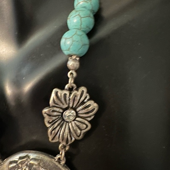 Vintage Silver Tone Skull Necklace Turquoise Beads Rhinestone Eyes - Picture 3 of 10